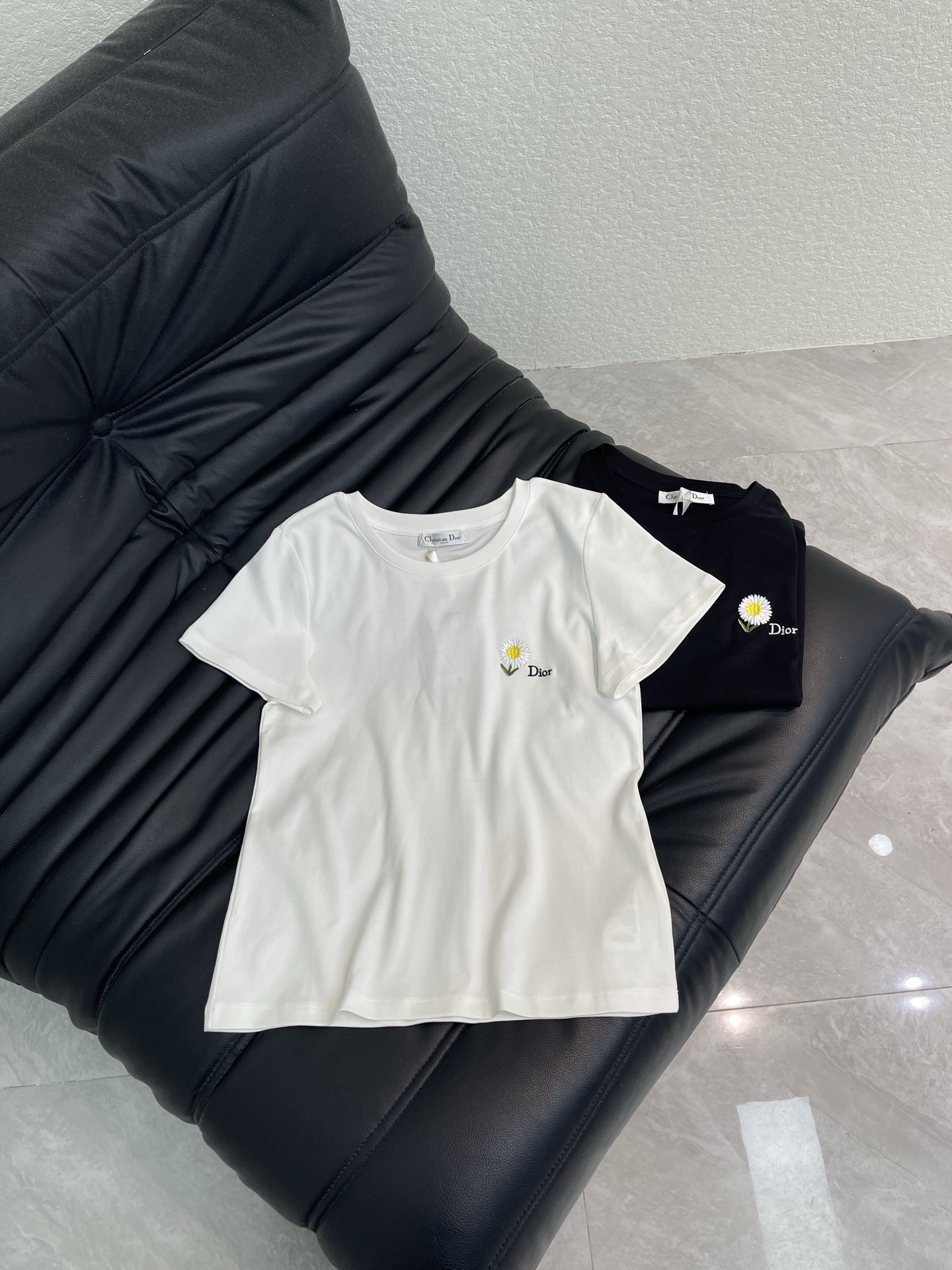 Women's short sleeves